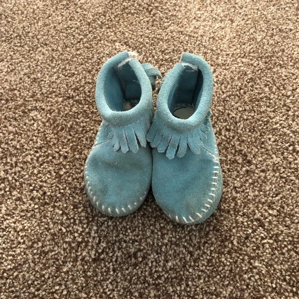 Minnetonka baby infant size 3 blue suede leather fringe booties shoes moccasins